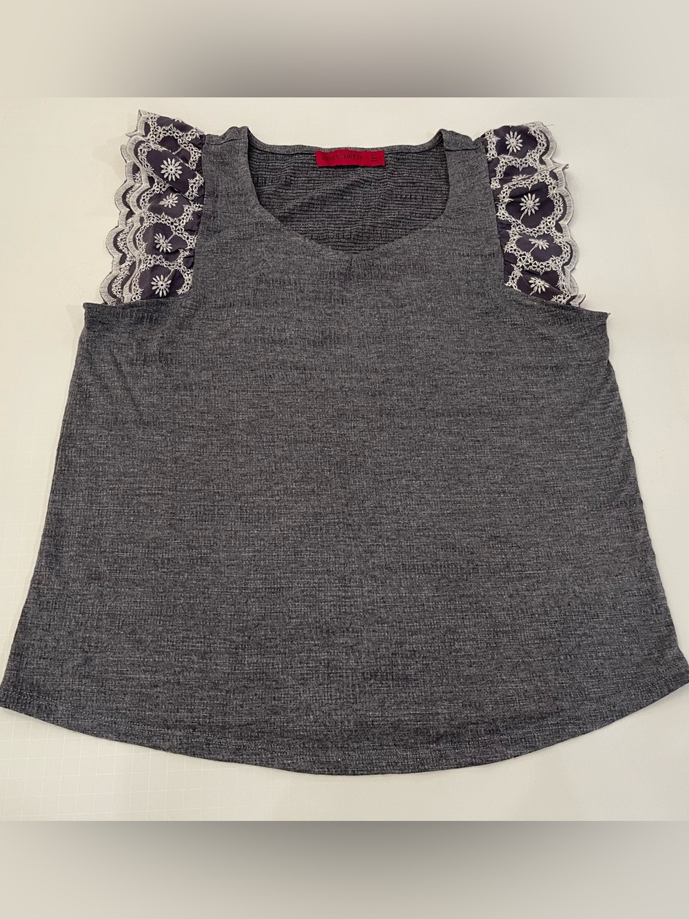 Love Scarlett Womens Gray Ruffle Embroidery flutter Sleeves Accent Top